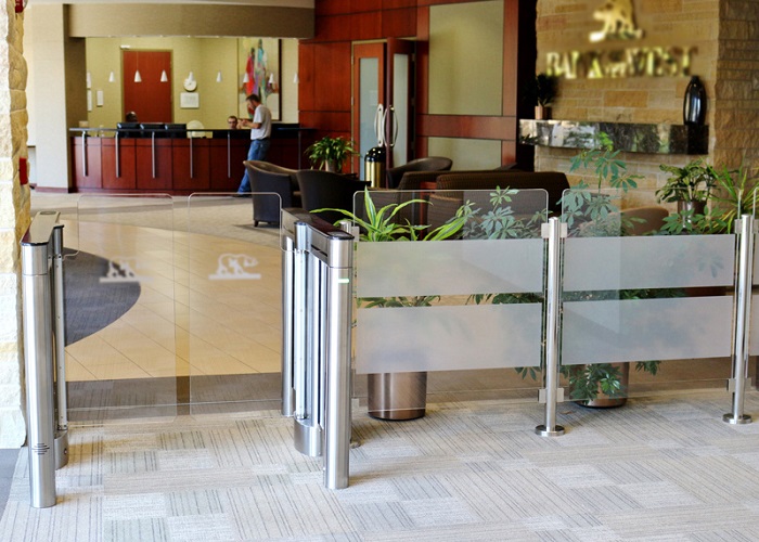 Cong-xoay-quang-Turnstiles-cai-thien-an-ninh-tai-to-chuc-tai-chinh